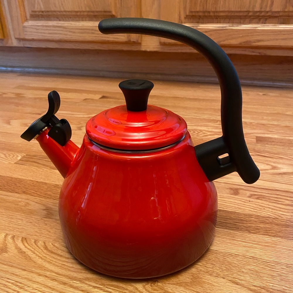 Le Creuset Whistling Tea Kettle, Cherry Red
